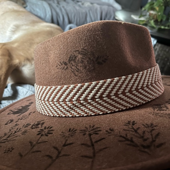 Custom drawn hat - Picture 2 of 3